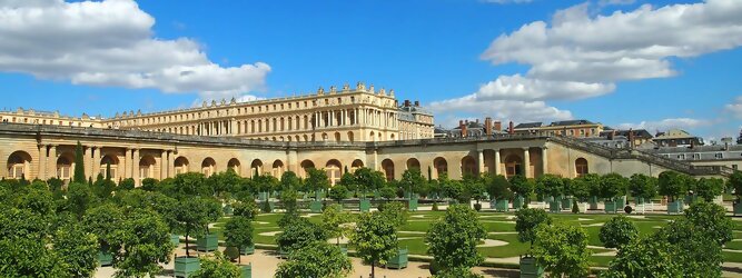 Stadt Urlaub Paris - Das Schloss  Versailles, oder einfach  Versailles, ist ein königliches Schloss, das etwa 20 Kilometer südwestlich  der französischen Hauptstadt  liegt. 1682 war der Hof von Versailles das Zentrum der politischen Macht in Frankreich und  der ständige Wohnsitz des Königs.